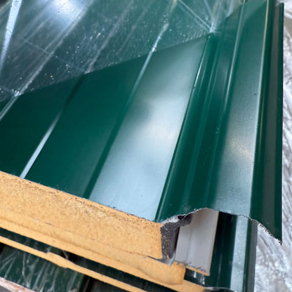 Detailansicht von Paket 44 Sandwichplatten Dach in Grün