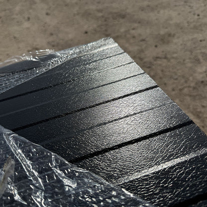 Sonderposten Sandwichplatten Wand in Anthrazit und perforierter Beschichtung