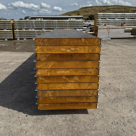 Sonderpostenpaket Sandwichplatten Wand mit 10 mal 4 Meter