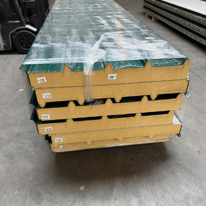 Sandwichpaneele in grün